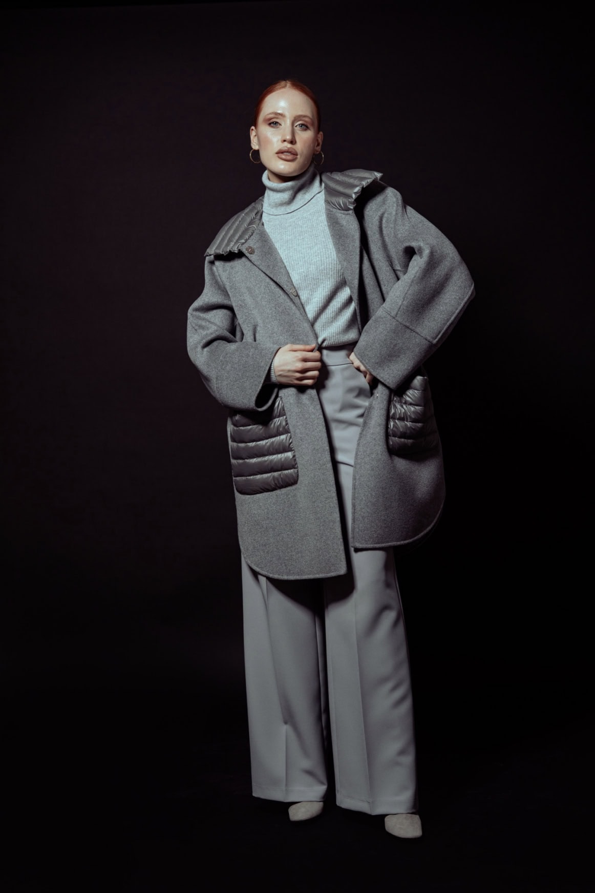 Modieuze grijze winterjas met oversized pasvorm en quilted details.